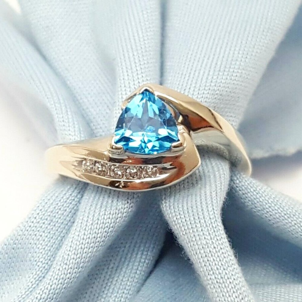 Elegant 10K Karat Solid White Gold Blue Topaz & Diamond Ring - Size 7 - Nice!
